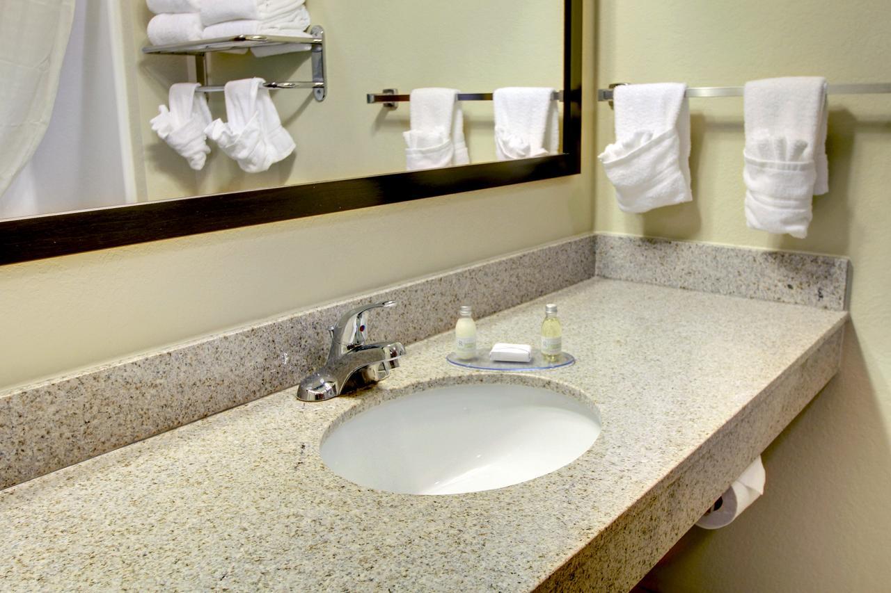 Cobblestone Inn And Suites - Eaton المظهر الخارجي الصورة